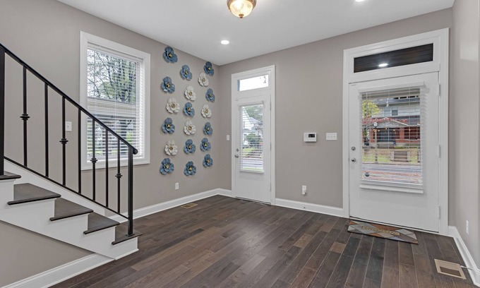 Midtown House | " 6BR/4.5BA Retreat in Midtown! Perfect for Groups, Comfort & Prime Location"