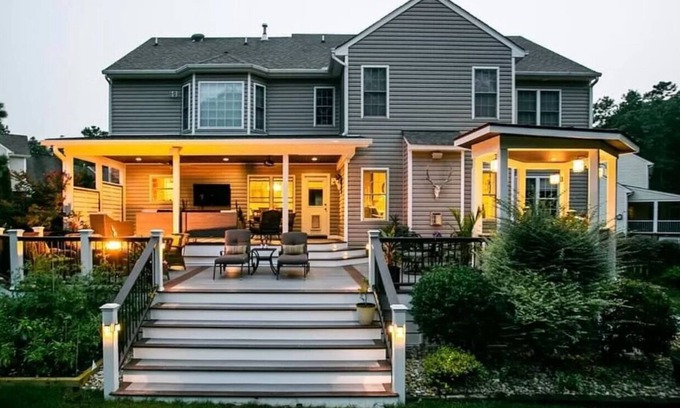 Chesterfield House | 6BR 4Bath Haven with Gorgeous Yard