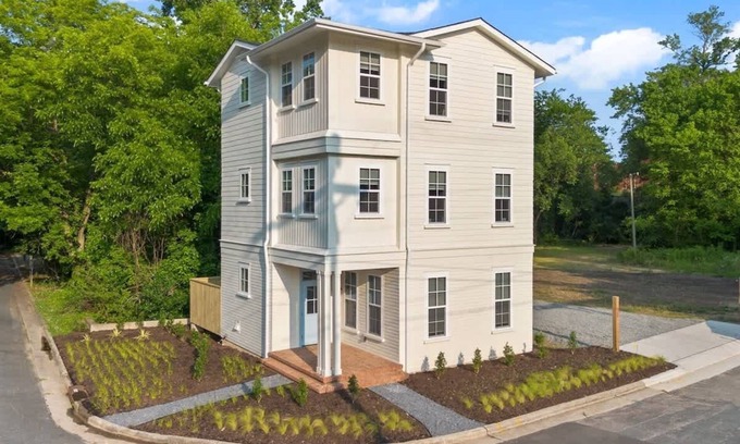 Durham Apartment | 6BR Urban Retreat w/Deck, Near Downtown Durham