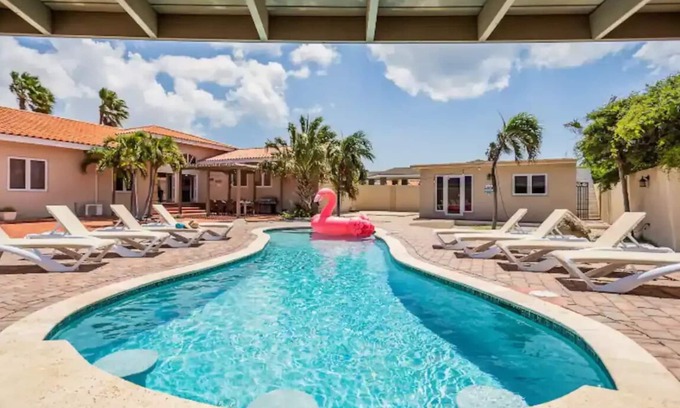 Bubali Villa | 6BR Villa Sleeps 16+ Close 2 Beach w/Amazing Pool