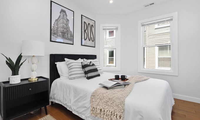 East Somerville Apartment | 6BR3Bth Parking/BOS/MIT/Harvard/TD Garden