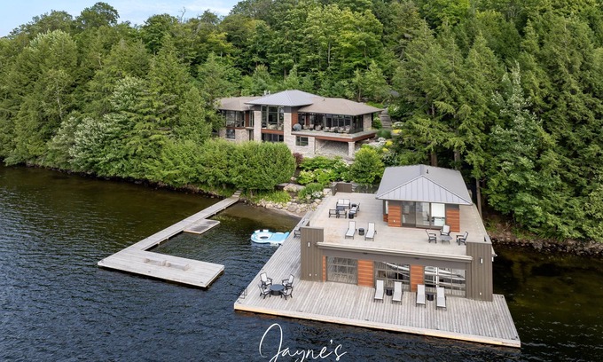 Muskoka Lakes Cottage | 7 bed 5 bath luxury cottage in prime location on Lake Rosseau