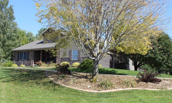 Kearney House | 7 Bedroom 6.5 bath Huge Kearney Ne Home 6 Car Garage