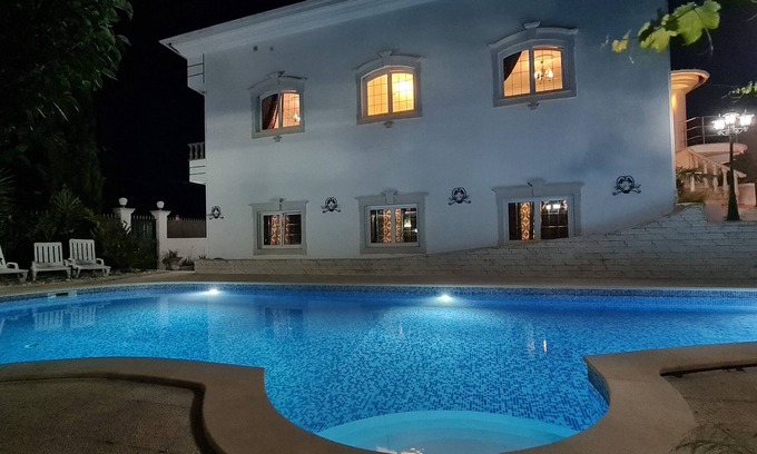 Maceira House | 7 Bedroom Residence at Villa☆ (20-25 Guests) by Silver Village Residence