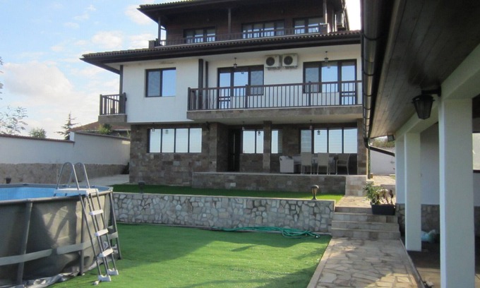 Ravadinovo House | 7 Bedroom Villa near Sozopol with Pool and wide garden
