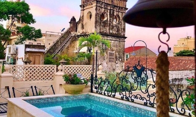 Centro House | 7 BR Mansion in Historic Downtown with Jacuzzi, Swimming Pool and Rooftop