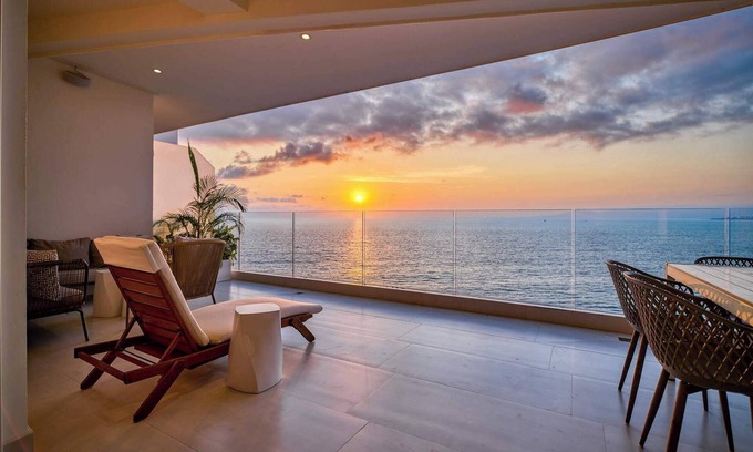 Conchas Chinas Apartment | 7 Floor 3BR Ocean View Condo at Indah by *Maxwell