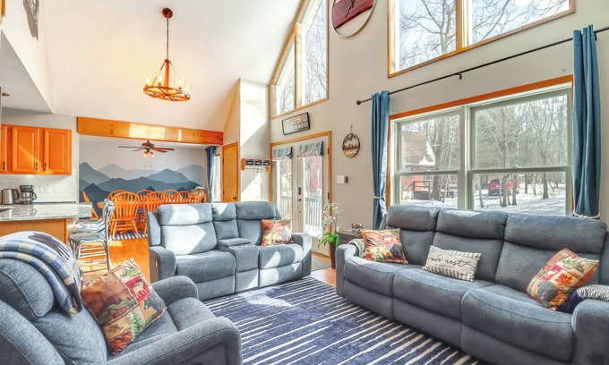 Albrightsville Cabin | 7 Mi to Big Boulder Mtn: Poconos Chalet w/Hot Tub