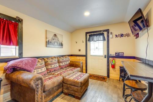 Sevierville House | 7 Mi to Dollywood Cozy Cabin with Patio and Grill!