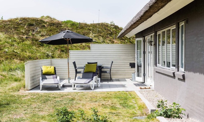 Henne Strand House | 7 person holiday home in Henne