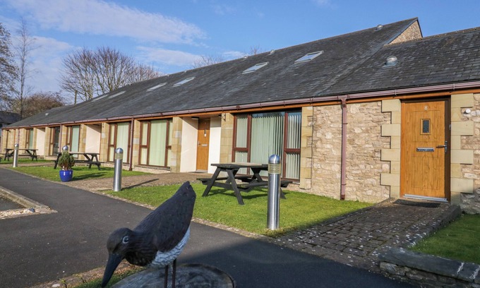 Tewitfield House | 7 SANDPIPER, family friendly, with a garden in Burton-In-Kendal