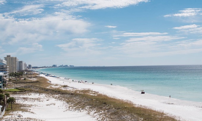 Holiday Isle Condo | 705 Destin on the Gulf Beach Chair Service Included, Owner managed