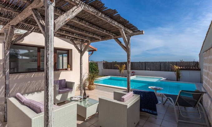 Syracuse Apartment | 70sqm Flat + 40 Sqm Terrace+ Exclusive Use Swimming Pool + Internet Wi Fi