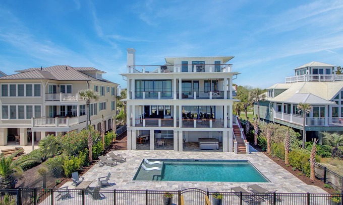 Isle of Palms House | 710 Ocean Boulevard by AvantStay | Oceanfront, Private Pool + Rooftop Deck