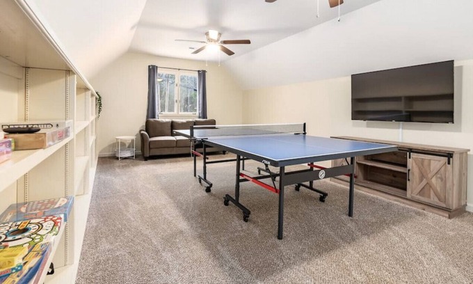 Huntsville House | 712 Forrest Heights · 7BR Home/4000 Sq ft/Sleeps 14