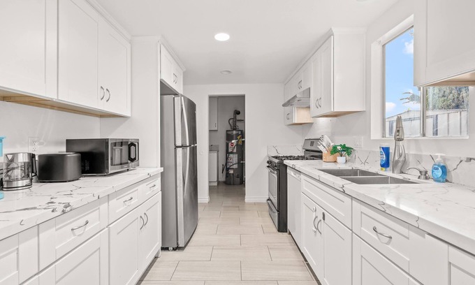 Charter Oak House | 734 Glendora in Glendora