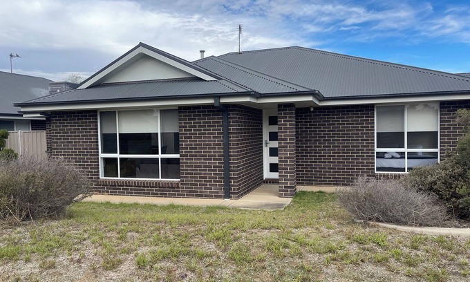Boorooma House | 76 Messenger Ave Boorooma Home