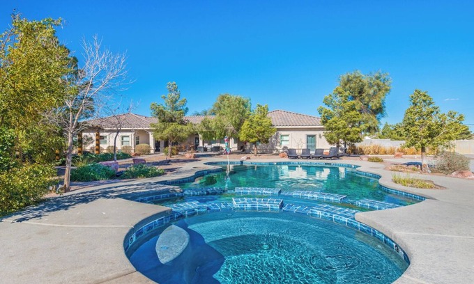 Paradise House | 777Rentals - 5BR/4.5Bath - Log Cabin Estate