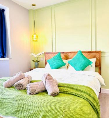 London Borough of Bexley House | 77Co-Guesthouse by Bexleyheath