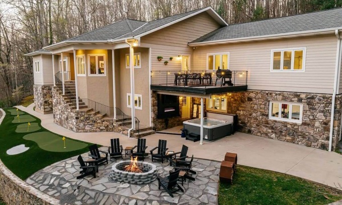 Skyland House | 7k Sq/Ft Estate - Pickleball, Golf, Gym, Theater