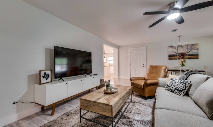 Fort Worth House | 7mi from Downtown Ft. Worth Home Away From Home