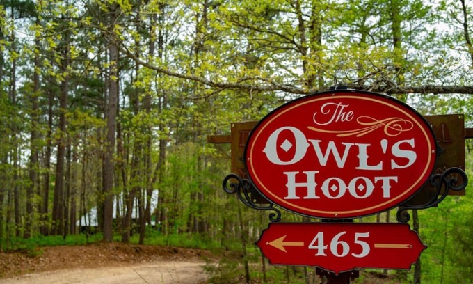 Eureka Springs Cabin | 8>8>The Owls Hoot<8<8