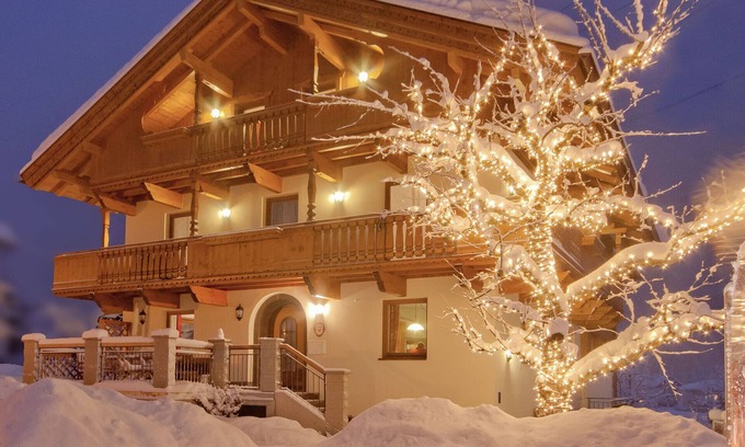Mayrhofen House | 8 bedroom chalet with private SPA, directly at the ski lift in the center