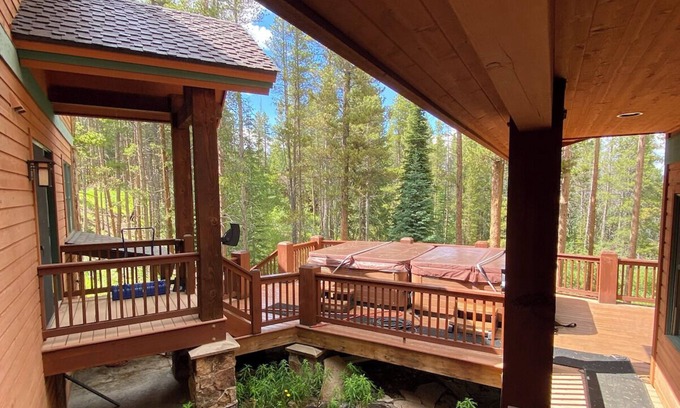 Peak 9 House | 8-bedroom house in Breckenridge with Private Hot Tubs and BBQ