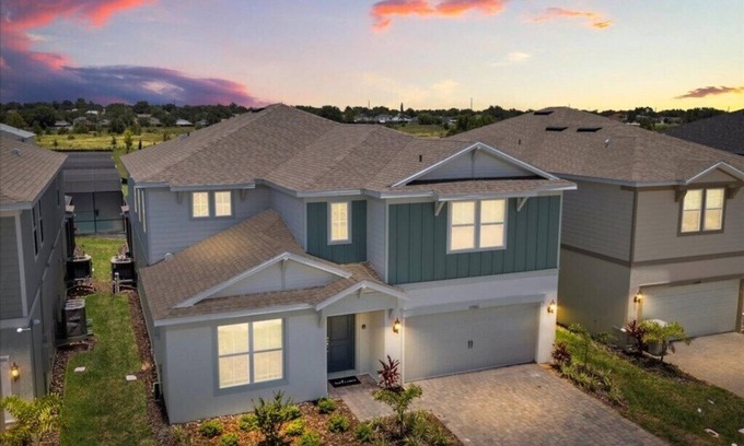 Four Corners House | 8 Bedrooms/6 Bathrooms/Windsor Cay (15960SC)