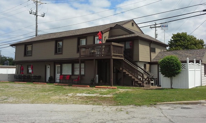 Port Clinton House | 8 bedrooms/queen sleep sofa, 3 kitchens, 3.1 bathrooms-Seasonal Pool