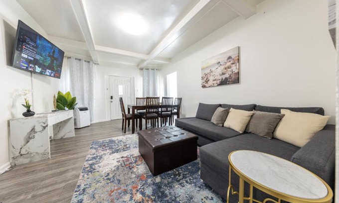 Willmore Apartment | 8 Beds Home with 4 Car Parking Space - Near DTLB