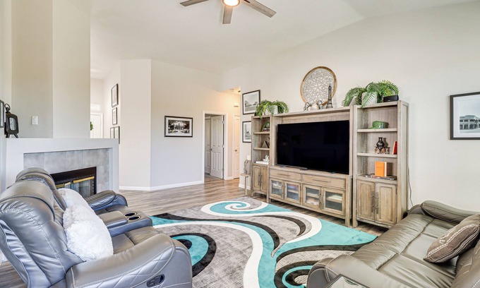 Sparks House | 8 Mi to Dtwn Reno: Cozy Sparks Escape w/Fireplace