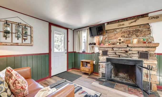 Drake Cabin | 8 Mi to Rocky Mountain Nat’l Park: Serene Escape