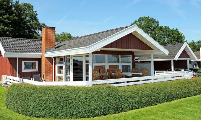 Grønninghoved Strand House | 8 person holiday home in Sjølund-By Traum