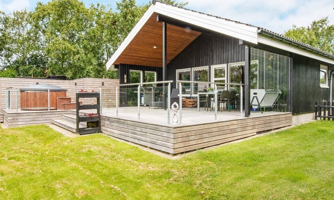 Remmer Strand House | 8 person holiday home in Struer-By Traum