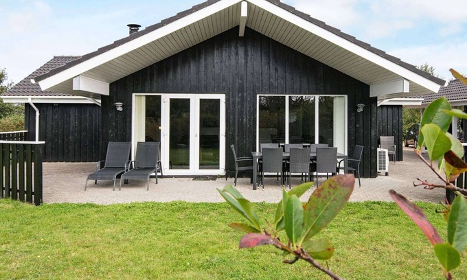 Skaven Strand House | 8 person holiday home in Tarm