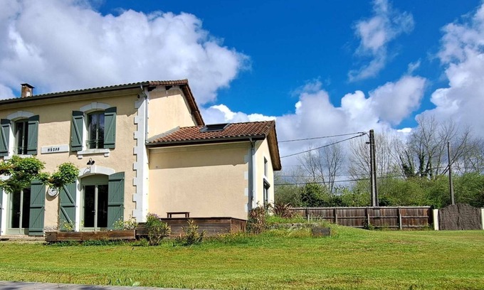 Mezos House | 8 person house with swimming pool and quality fittings