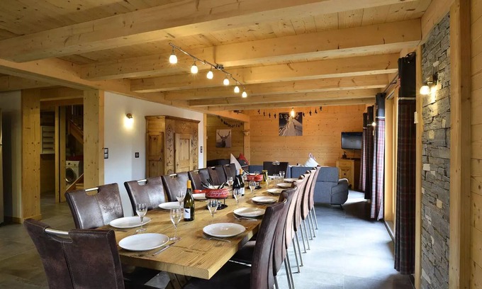 Chatel Apartment | 8 Rooms for 14 People