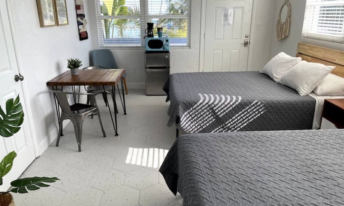 Bay Esplanade Apartment | 8 · Surf n Sand Studio Apartment by the Water 8
