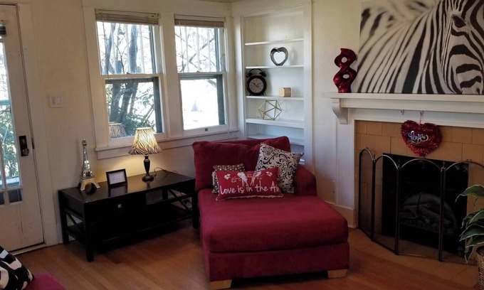 Downtown Klamath Falls House | 80+day stay⭐Smarthome King 4KTV W/D❤️of Downtown