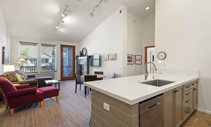 Olympic Valley Condo | 801 | Modern 2BD - King + Bunks, Pool & Sauna
