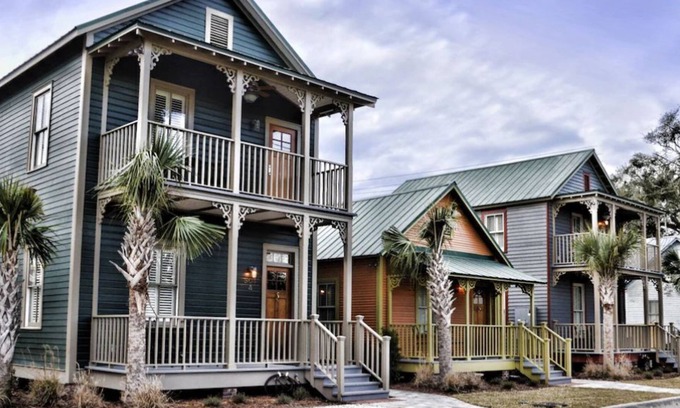 Brunswick House | 804A Main Floor One Bedroom Cottage with Southern Charm