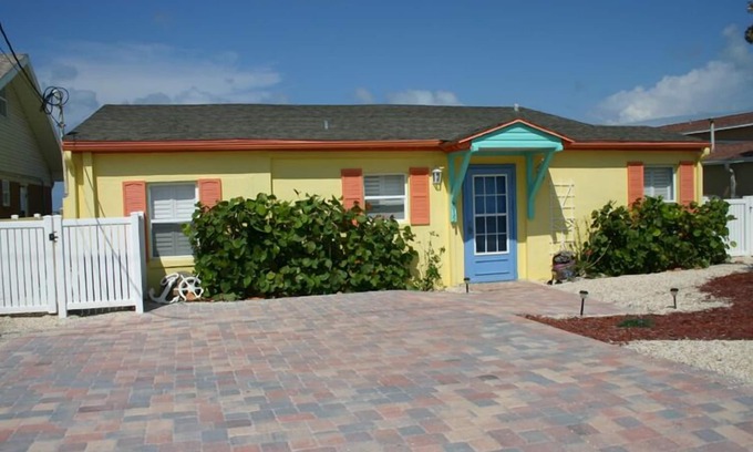 Boardwalk House | 815NA Adorable North Beach Beachfront Home