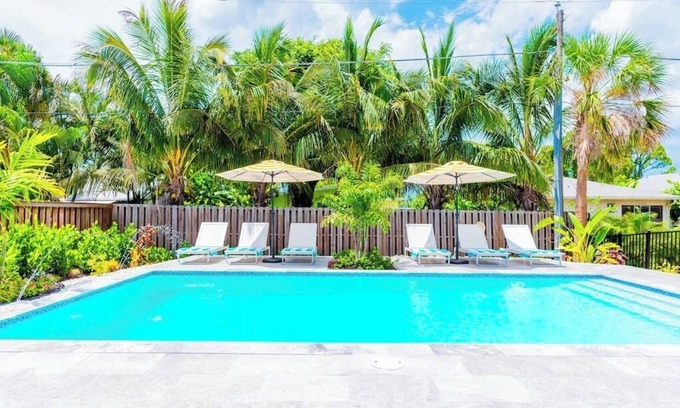Naples Park Villa | 835 GulfShore Villa | Mins 2 Mercato & White Sands