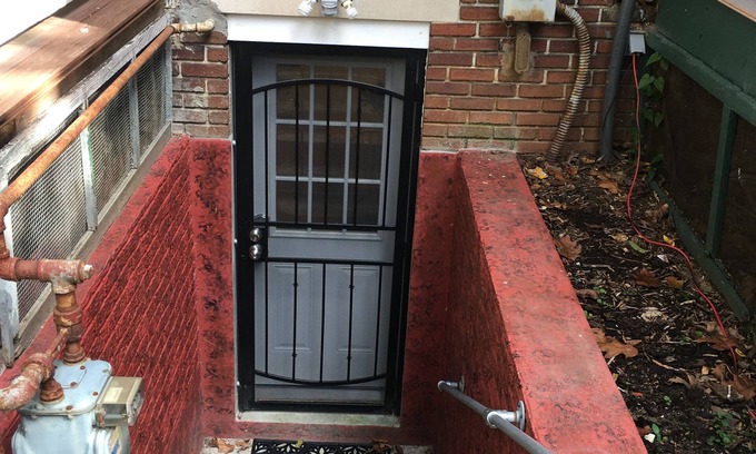 Mount Pleasant Apartment | 850sq. ft basement apartment in quiet area of Rock Creek Park