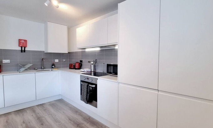 Chiswick Riverside Apartment | 86 Kew Bridge Court - 2 bedroom apartment
