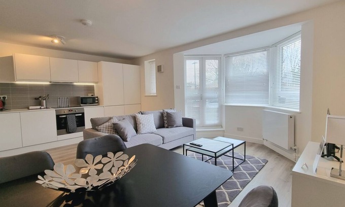 Chiswick Riverside Apartment | 88 Kew Bridge Court - 2 bedroom apartment