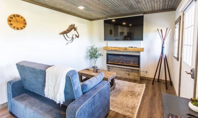 Wills Point House | 88888 Pickleball Ranch - Guesthouse 2-private jacuzzi-minutes from First Monday!