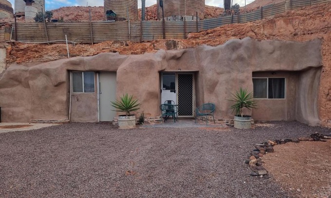 Coober Pedy Apartment | 894 Holly Court