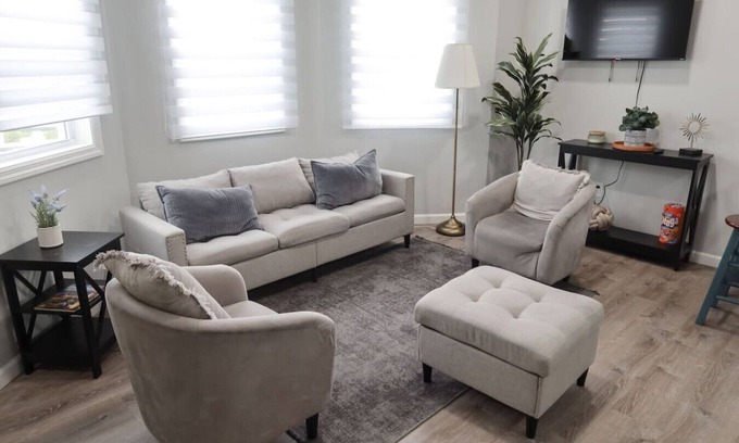 Irvington House | 8BR 4BA Home Near NYC -Sleeps 16